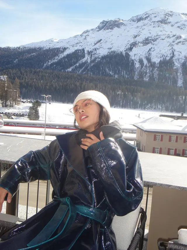 Maudy Ayunda kenakan leather coat (Instagram/maudyayunda)