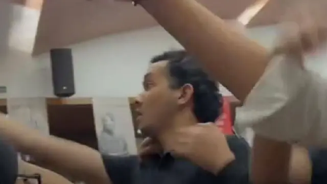 Mahasiswa Emosi Sampai Berdiri Tunjuk-Tunjuk 16 Terduga Pelaku Chat Mesum FHUI