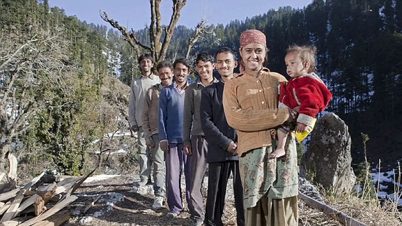 Wanita Menikahi 5 Pria Bersaudara  di India (Source: Dailymail)