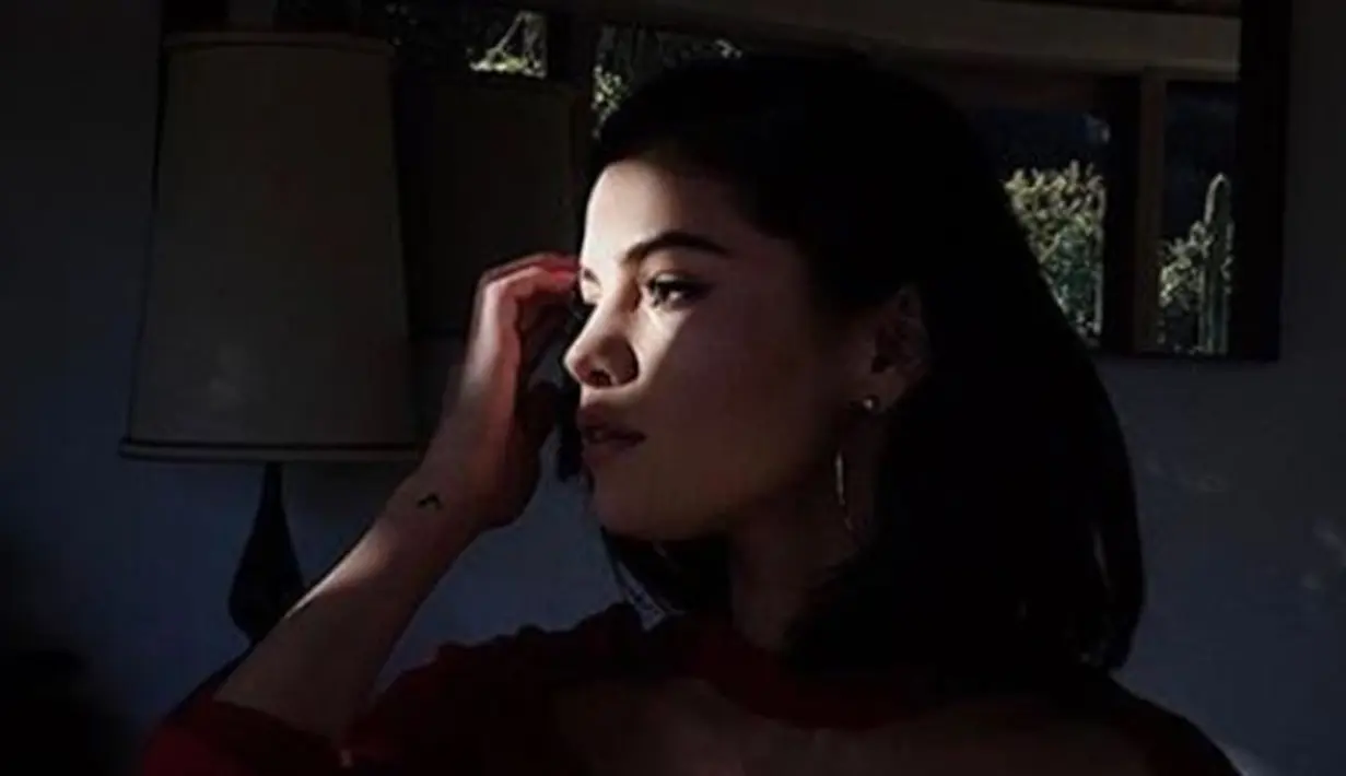 Perjuangan Selena melawan penyakit lupusnya memang melewati proses yang cukup panjang. Setelah lupus itu membaik, Selena mengalami gangguan mental yang mengharuskannya untuk menjalani proses rehabilitasi. (Instagram/selenagomez)