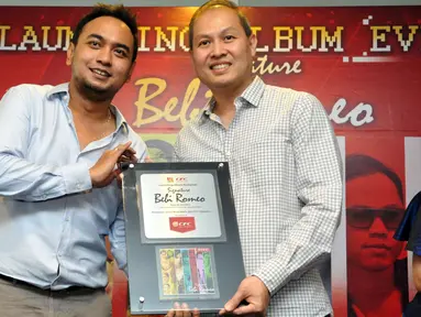 Musisi Bebi Romeo saat menghadiri peluncuran album bertajuk Signature Bebi Romeo di Jakarta, Rabu (3/5/2015). Bebi melakukan kolaborasi dengan penyanyi atas Indonesia dalam menggarap album terbarunya. (Liputan6.com/Panji Diksana)