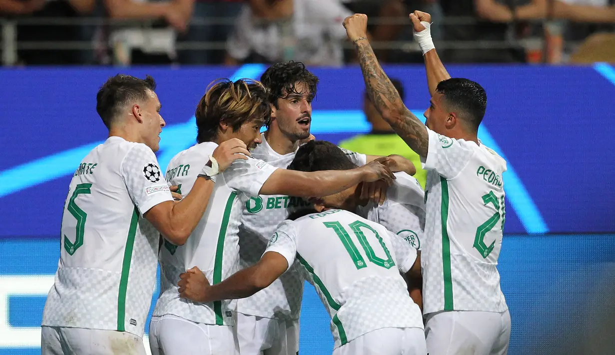Sporting Lisbon. Dengan melepas total 8 pemainnya di bursa transfer musim panas 2022/2023, Sporting Lisbon mendapatkan pemasukan sebesar 113 juta euro atau setara Rp1,70 triliun. Pemasukan terbesar dihasilkan dari penjualan Matheus Nunes ke Wolverhampton senilai 45 juta euro, diikuti oleh Nuno Mendes yang dilepas ke PSG senilai 38 juta euro. Sebagai gantinya, Sporting Lisbon mendatangkan total 9 pemain dengan biaya total 46 juta euro. (AFP/Daniel Roland)
