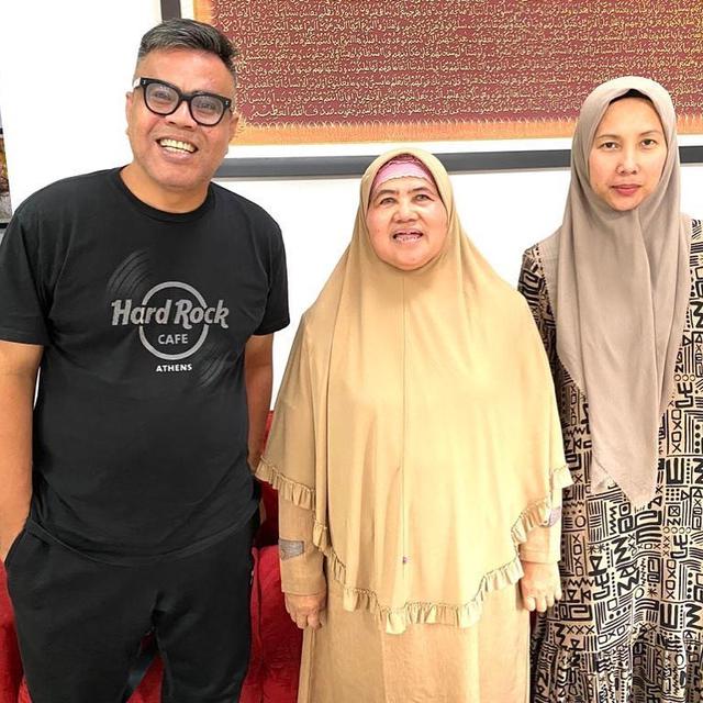 Empat Kali Diisukan Meninggal Dunia, Ini 6 Momen Abdel Kunjungi Mamah Dedeh