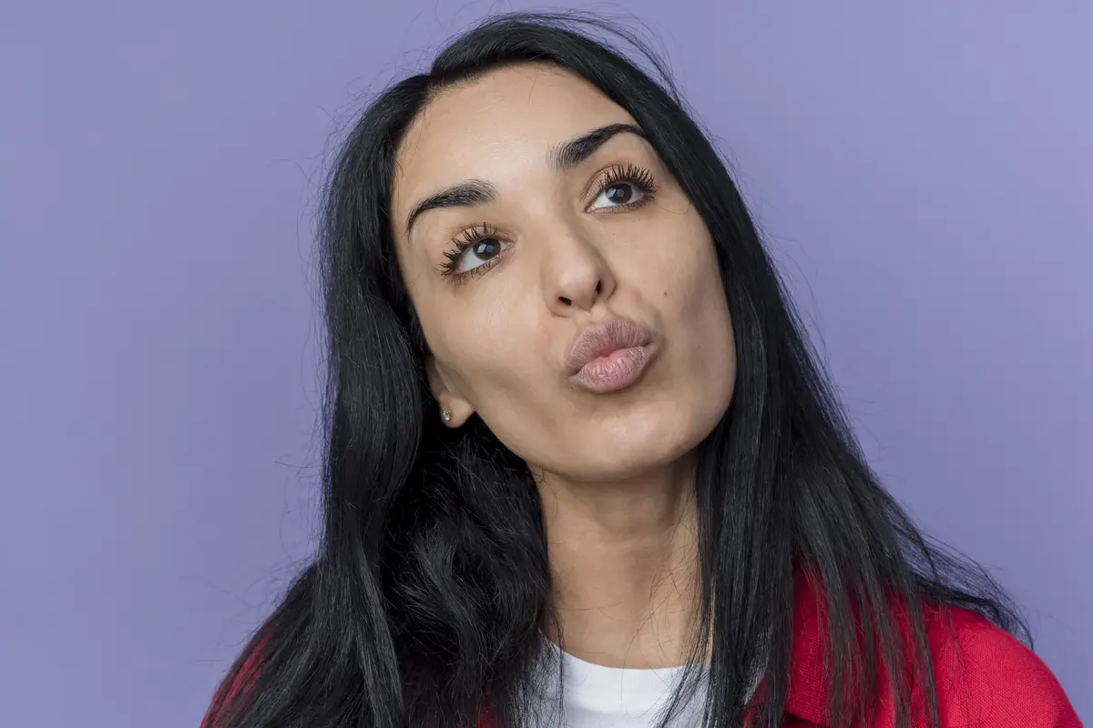 Mencerahkan bibir gelap