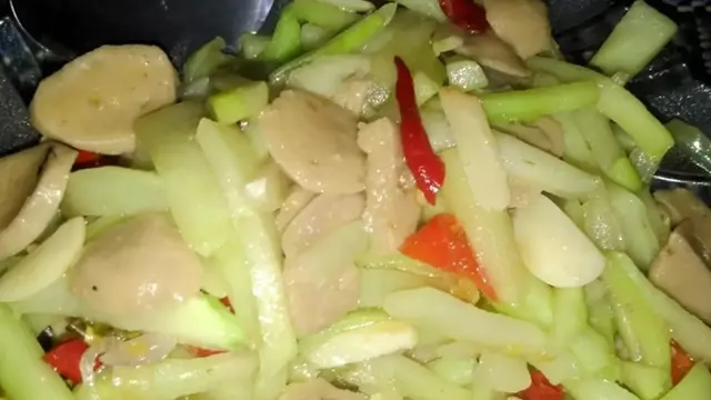 Oseng Sayur Labu Siam dan Bakso Pedas