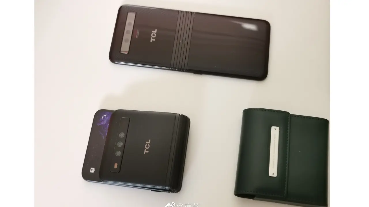 Smartphone layar lipat TCL