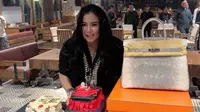 Jennifer Ipel saat mendapat kejutan ulang tahun (Sumber: Instagram/ajunperwira)