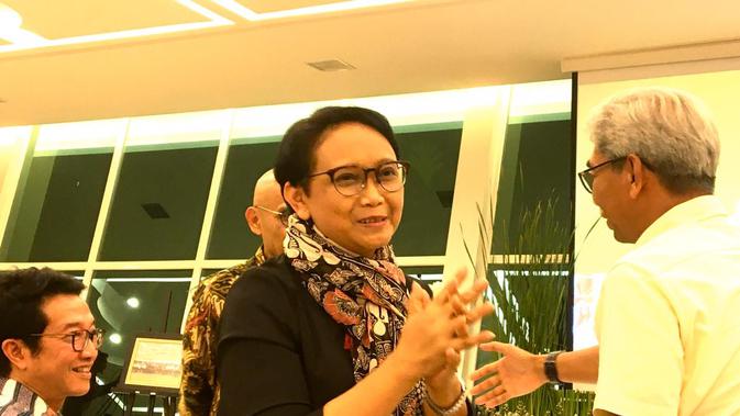 Ekspresi Menlu Retno Marsudi saat tahu Indonesia kembali terpilih sebagai anggota Dewan HAM PBB melalui pembacaan hasil sidang umum yang digelar di New York, Kamis, 17 Oktober 2019, Kementerian Luar Negeri RI, Jakarta. (Liputan6.com/Afra Augesti