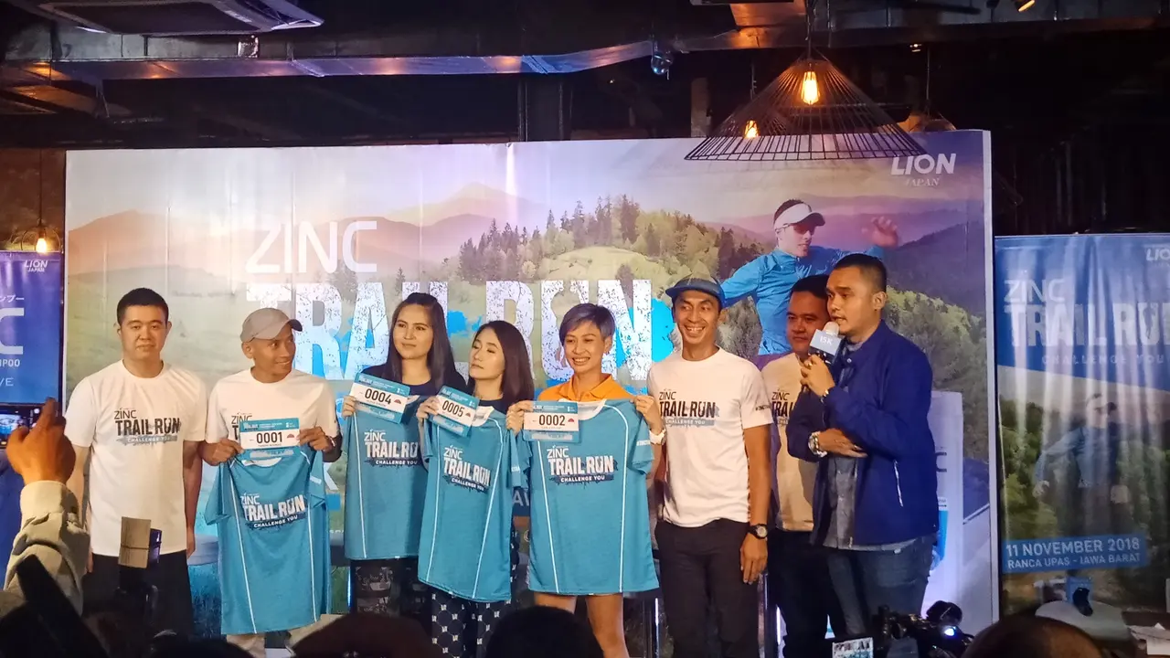 Olahraga Lari Lewati Gunung Tantang Kesegaran Rambut