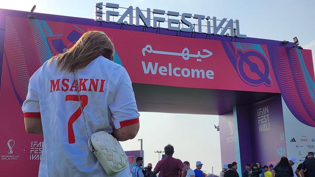 Foto: Jelang Pembukaan Piala Dunia 2022 Qatar, Para Suporter Antusias Padati Fan Festival di Al Bidda Park