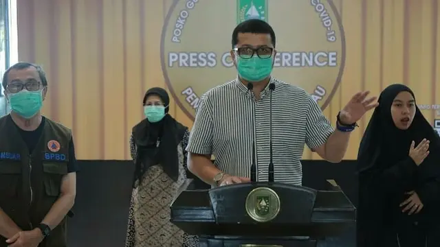 Juru bicara Covid-19 Riau, dr Indra Yopi, dalam konferensi pers soal perkembangan kasus pasien positif Virus Corona.