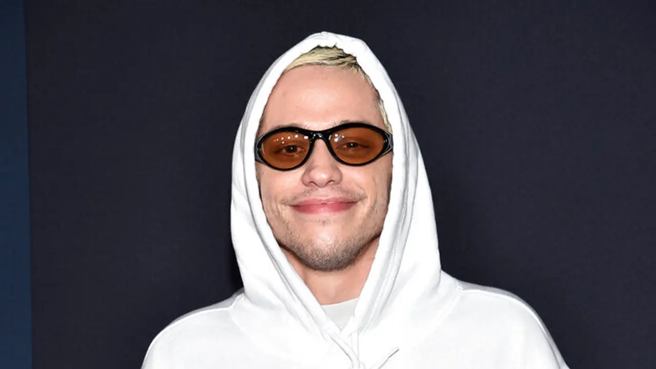 Penampilan Perdana Pete Davidson di Karpet Merah Sejak Berpisah dari Kim Kardashian