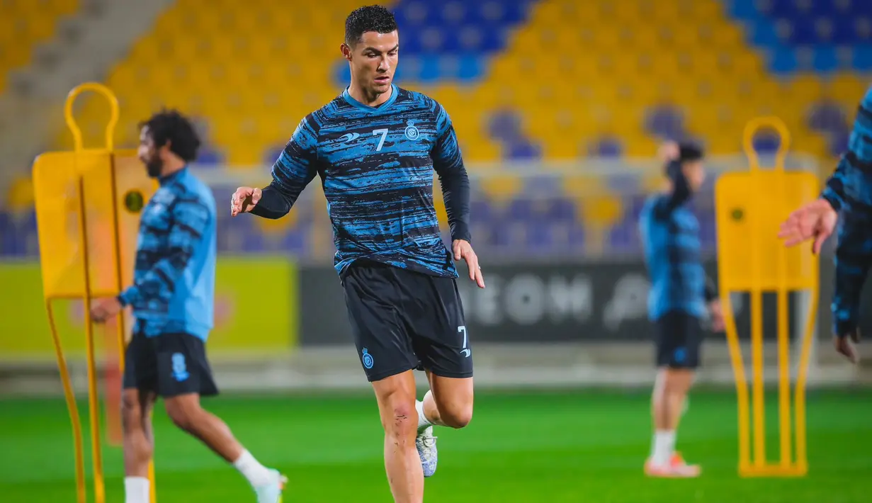 Crsitiano Ronaldo mengikuti sesi latihan bersama Al Nassr. (Twitter Al Nassr FC)