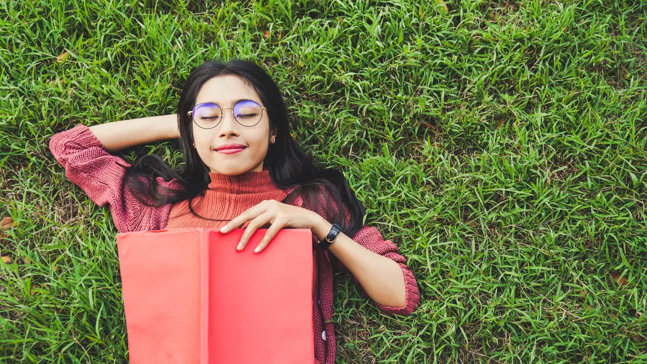 perempuan bahagia