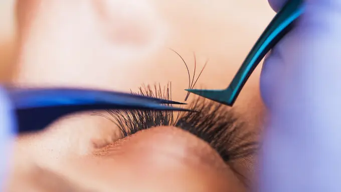 Menyebabkan Bulu Mata Rontok