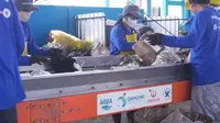 Proses pengelolaan sampah plastik di Danone Aqua yang mengantar menjadi perintis ekonomi sirkular. Foto: liputan6.com/edhie prayitno ige&nbsp;