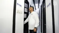 CEO Kamar Keluarga Charles Kwok melihat salah satu kamar di unit Kamar Keluarga di Duri Kosambi, Cengkareng, Jakarta, Kamis (19/9/2019). Kamar Keluarga adalah startup properti yang mengubah aset non produktif, menjadi aset produktif dengan pasif income. (Liputan6.com/HO/Ading)