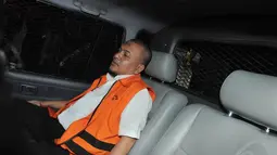 Ramadhani Ismy langsung menuju mobil tahanan yang membawanya seusai menjalani pemeriksaan, Jakarta, Rabu (20/8/14). (Liputan6.com/Herman Zakharia)