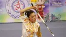 Atlet Wushu asal Australia, Joanna Lim saat beraksi, pada Kejuaraan Dunia Wushu 2015 di Istora Senayan, Jakarta, Minggu(15/11/2015). (Bola.com/Nicklas Hanoatubun)