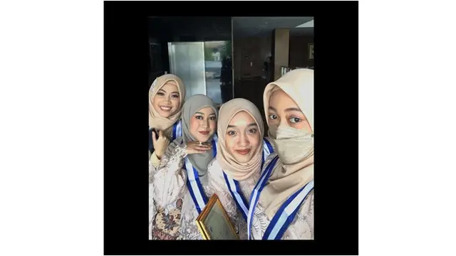 5 Potret Wisuda Aishameglio Anak Duta Sheila On 7, Memesona Pakai Hijab dan Kebaya