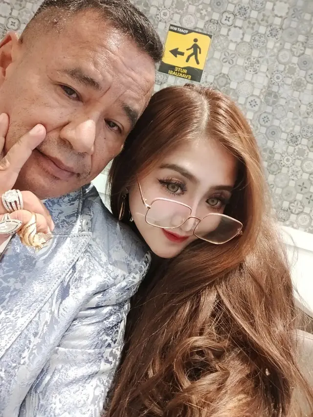 7 Potret Biya Pink Pink, Penyanyi Asal Cimahi yang Kini Jadi Aspri Hotman Paris