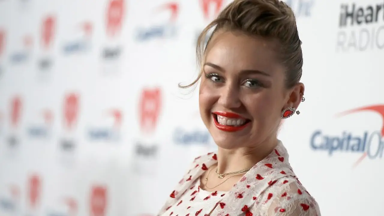 [Bintang] Miley Cyrus