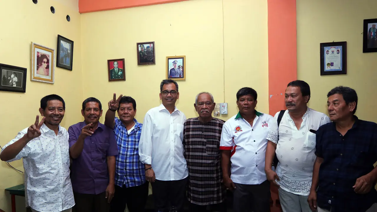 Mantan Pendiri Pemuda Pancasila (PP) Sumatera Utara (Sumut) pada tahun 1959, Haji Amir Siahaan menyatakan dukungan kepada pasangan Djarot dan Sihar Sitorus (Djoss). (Liputan6.com/Reza Efendi)
