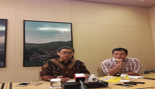 Direktur PT Tiga Pilar Sejahtera Jo Tjong Seng saat konferensi pers membantah anak usahanya PT Indo Beras Unggul (IBU) menimbun dan menyerap beras bersubsidi. (Liputan6.com/Ilyas Istianur P)