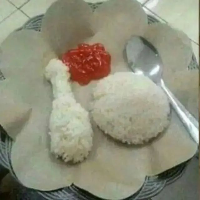 6 Potret Ayam dari Nasi Ini Nyeleneh, Menu Anak Kos di Akhir Bulan