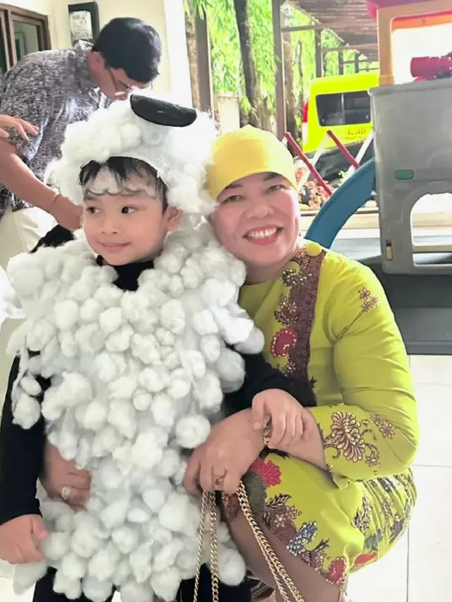 Potret sang oma yang terlihat sangat bangga dengan Gala  (Sumber: Instagram/@dewizuhriati)