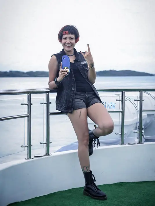 (Instagram/popsovia)