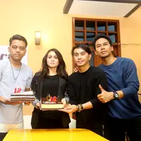 Meski sudah merasakan sukses namun Momo dan kawan-kawan tak ingin cepat untuk merasa puas. Mereka tetap ingin menunjukan karya-karya baru dan menjaga eksistensinya di industri musik tanah air. (Andy Masela/Bintang.com)