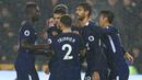 Para pemain Tottenham Hotspur merayakan gol Fernando Llorente (2kanan) saat melawan Swansea City pada lanjutan Premier League di The Liberty Stadium, Swansea, (2/1/2018). Tottenham menang 2-0. (AFP/Geoff Caddick)
