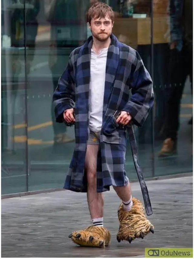 Daniel Radcliffe 'Harry Potter' Dikabarkan Positif Corona, Ini 6 Potret Terbarunya