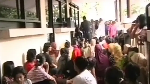 Takut Tak kebagian, Ratusan Warga Rebutan Formulir KJP
