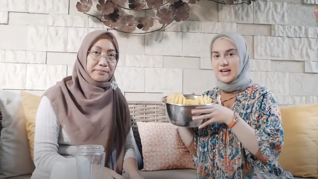 7 Momen Irish Bella Bikin Kue Nastar Lebaran, Hasilnya Enak Banget