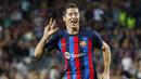 <p>Pemain Barcelona, Robert Lewandowski, melakukan selebrasi setelah mencetak gol ke gawang Viktoria Plzen pada Laga Liga Champions di Stadion Camp Nou (7/9/2022). Mesin gol berusia 34 tahun itu membawa pulang gaji 2,17 juta euro atau lebih dari Rp 31 miliar per bulan. (AP Photo/Joan Monfort)</p>
