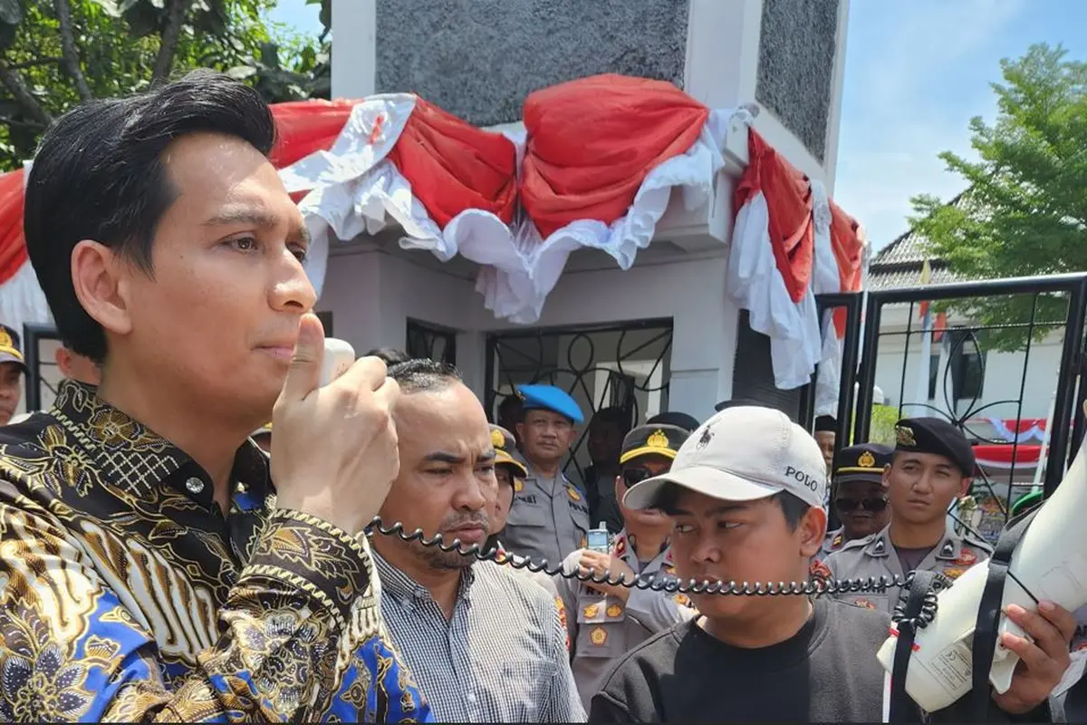 Bupati Indramayu Lucky Hakim