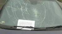 Amanda Cato meninggalkan catatan kemarahan untuk vandal yang merusak kaca mobilnya. 