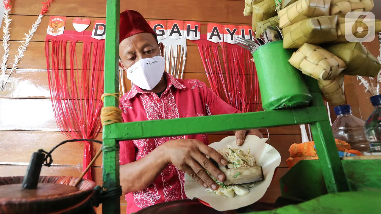 Geliat Pedagang Makanan di Kampung Budaya Betawi