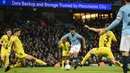 Penyerang Manchester City, Gabriel Jesus mencetak gol kke gawang Burton Albion pada laga leg pertama semifinal Piala Liga Inggris di Stadion Etihad, Kamis (10/1). Manchester City menang telak atas Burton Albion dengan skor 9-0. (Paul ELLIS/AFP)