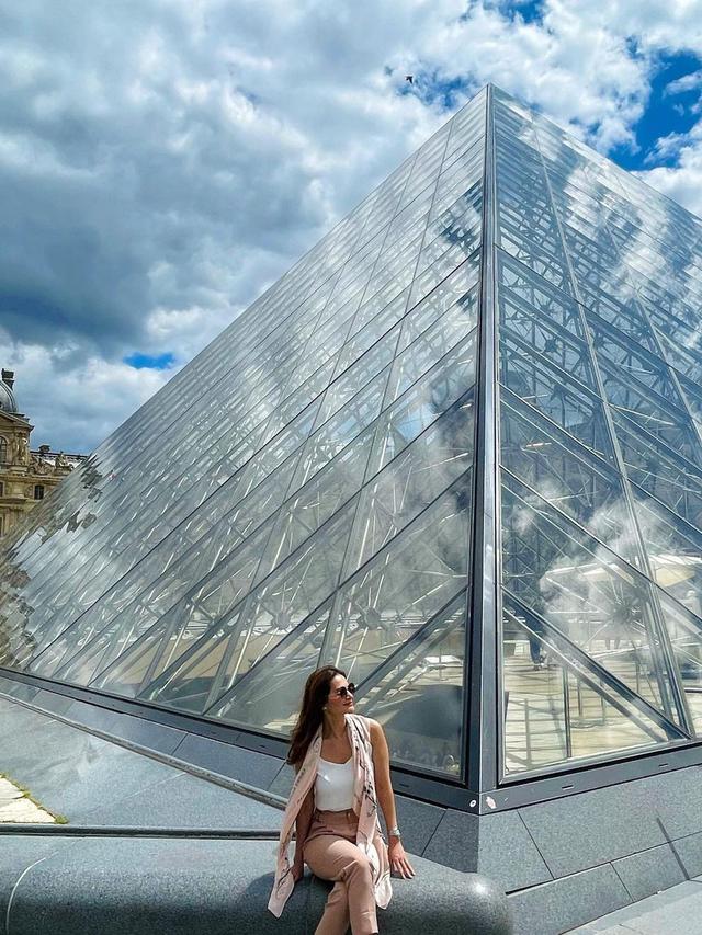 7 Momen Liburan Cut Tary di Paris dan Italia, Seru Banget