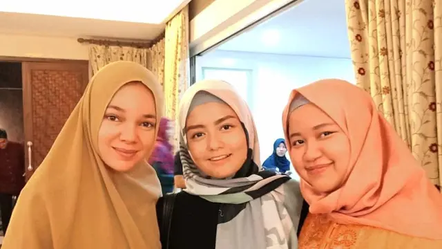 Tika Ramlan dan Dewi Sandra