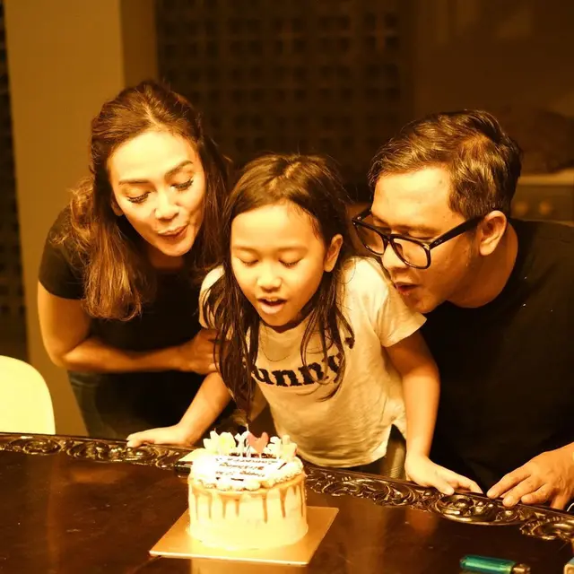 6 Momen Kompak Masayu Anastasia dan Suami Asuh Anak Meski Sudah Cerai