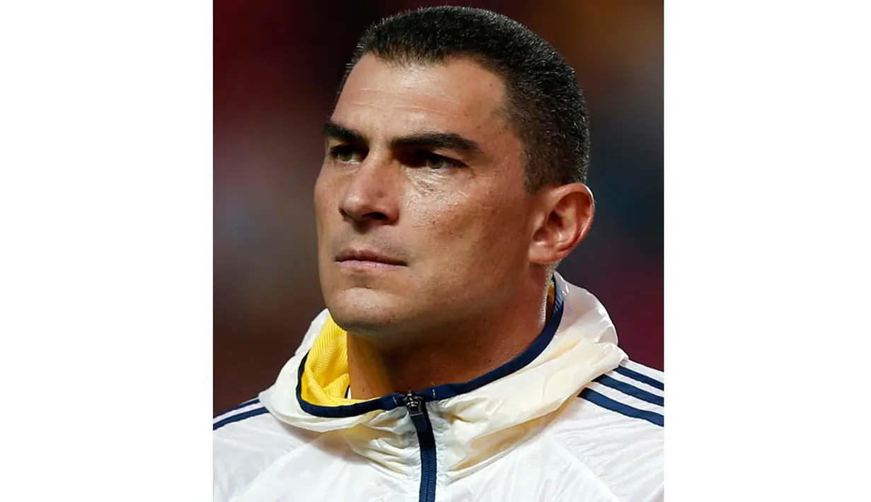 Faryd Mondragon (43 tahun), kiper Kolombia ini menjadi pemain paling tua dalam sejarah Piala Dunia 2014. (REUTERS/Enrique Marcarian)