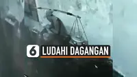 TUKANG BAKSO YANG LUDAHI DAGANGANNYA DITANGKAP POLISI