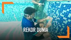 Seorang remaja asal Mumbai berusia 20 tahun memecahkan rekor dunia. Ia menyelesaikan 9 rubik piramida di dalam air dengan waktu 1 menit 48 detik.