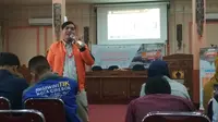 Relawan TIK Kota Cirebon saat mengikuti TOT dalam rangka memberikan pembelajaran dan pendampingan kepada ribuan pedagang pasar agar memiliki toko online. Foto (Liputan6.com / Panji Prayitno)