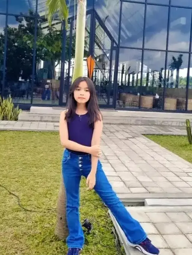 6 Potret Saafia Aznii Sepupu Jan Ethes, Gayanya Bak ABG Modis