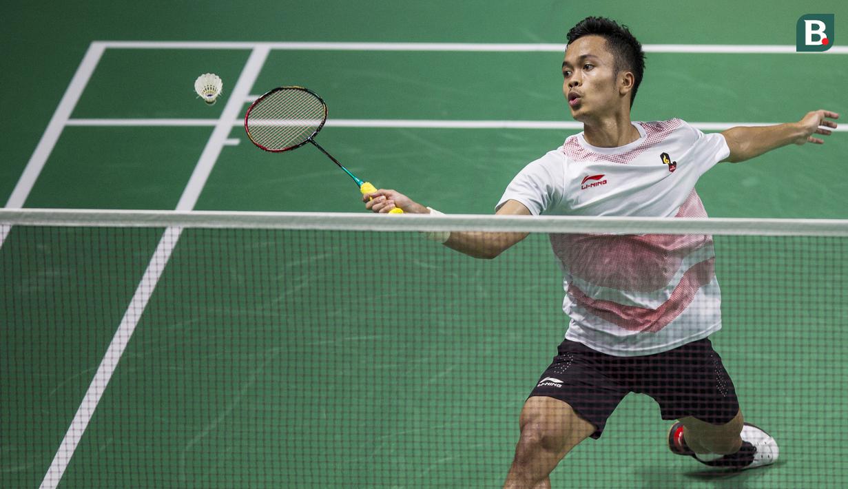 Pebulutangkis Indonesia, Anthony Ginting, saat melawan wakil China Taipei, Chou Tien-chen, pada laga Asian Games di Istora, Jakarta, Senin (27/8/2018). Anthony Ginting kalah 21-16, 21-23, dan 17-21. (Bola.com/Vitalis Yogi Trisna)